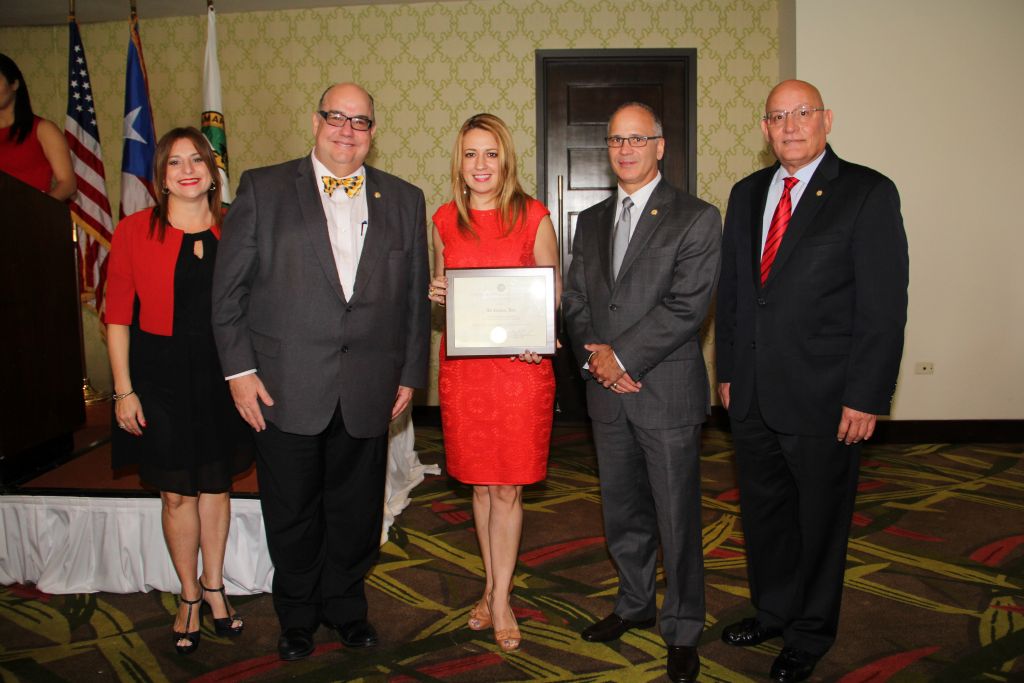 Desde la izquierda: Joanellis Fernández, Presidenta del Comité de Nuevos Socios; Ing. José M. Izquierdo Encarnación, Presidente de la CCPR; Lietchen Sarramía Wys – VP & Managing Director, Ad-diction, Inc.; Dr. José Vázquez Barquet, Presidente Electo; y el Sr. Edgardo Bigas Valladares, Vicepresidente Ejecutivo.