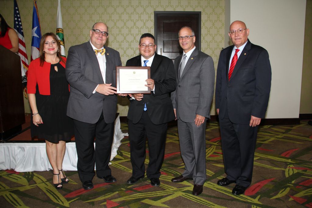 Desde la izquierda: Joanellis Fernández, Presidenta del Comité de Nuevos Socios; Ing. José M. Izquierdo Encarnación, Presidente de la CCPR; Dr. Roberto Pérez Nieves, Colegio de Médicos Cirujanos de Puerto Rico; Dr. José Vázquez Barquet, Presidente Electo; y el Sr. Edgardo Bigas Valladares, Vicepresidente Ejecutivo.